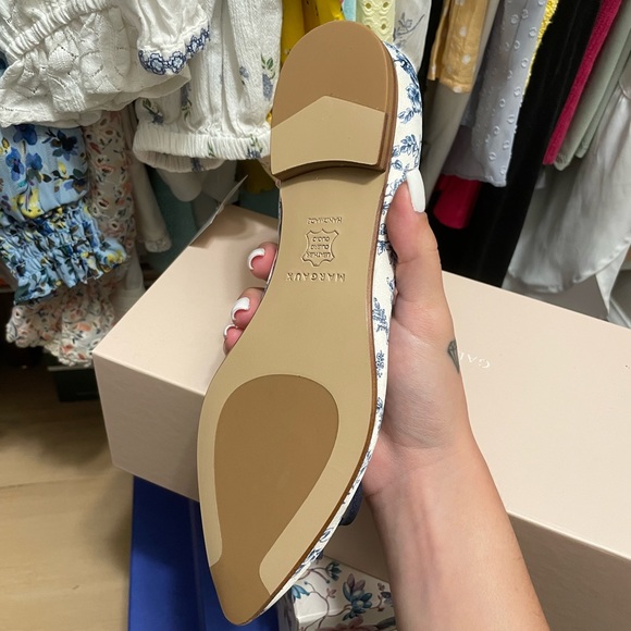Gal Meets Glam x Margaux Flats - Picture 3 of 3